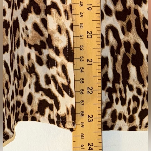 BANANA REPUBLIC WOMENS BUTTON DOWN LIGHTWEIGHT BLOUSE ANIMAL PRINT SZ XS - Picture 10 of 10